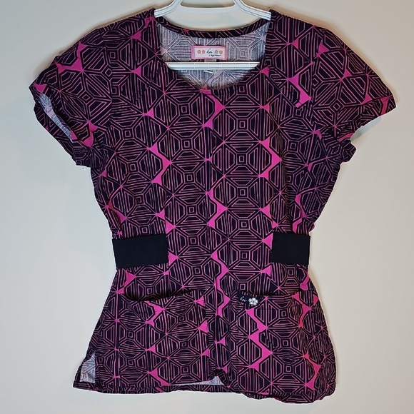 Koi Pink and Black Geometric XS Women's Scrub Top - Picture 1 of 7